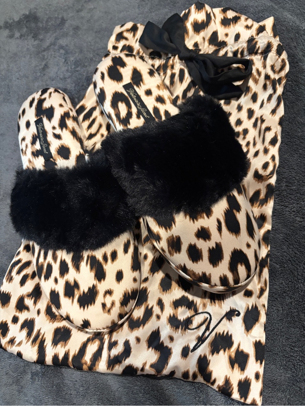 Victoria's Secret Leopard Print Satin Faux Fur Slip On Slippers Women’s size S